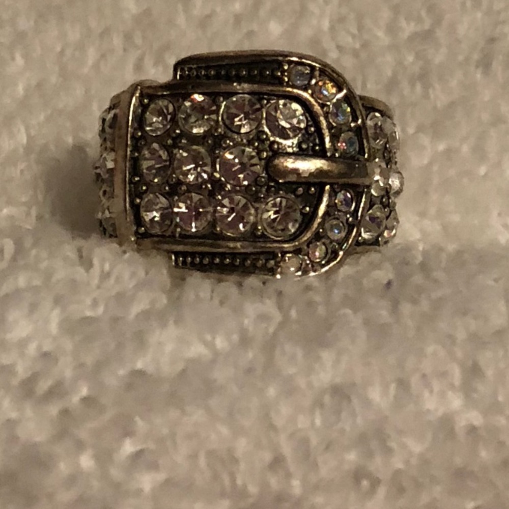 Premiere buckle ring